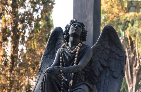 Il fascino del cimitero monumentale di Bari: triste ma raffinata "citt� nella citt�"